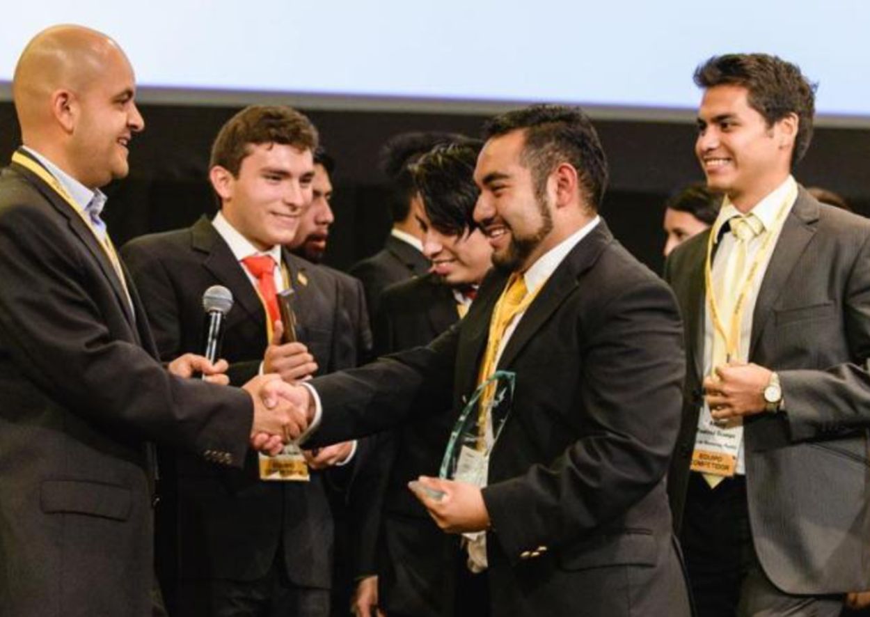FOTO EDUARDO MENTOR DE EMPRESARIOS 3